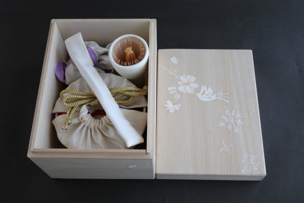 砂糖衣の 桜花枝碗 お茶箱の紹介画像